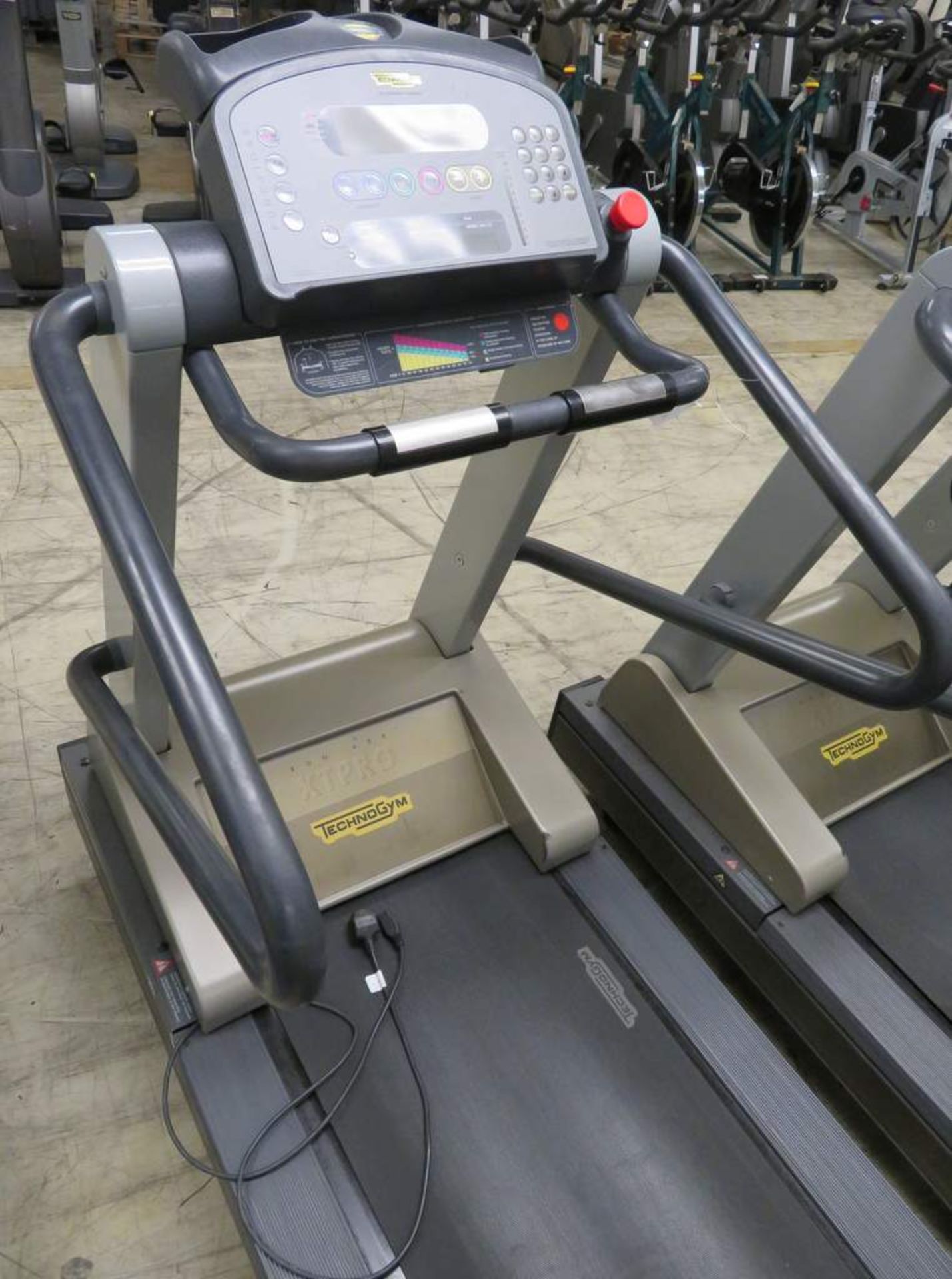 Technogym Run 600 XT PRO - Bild 2 aus 12