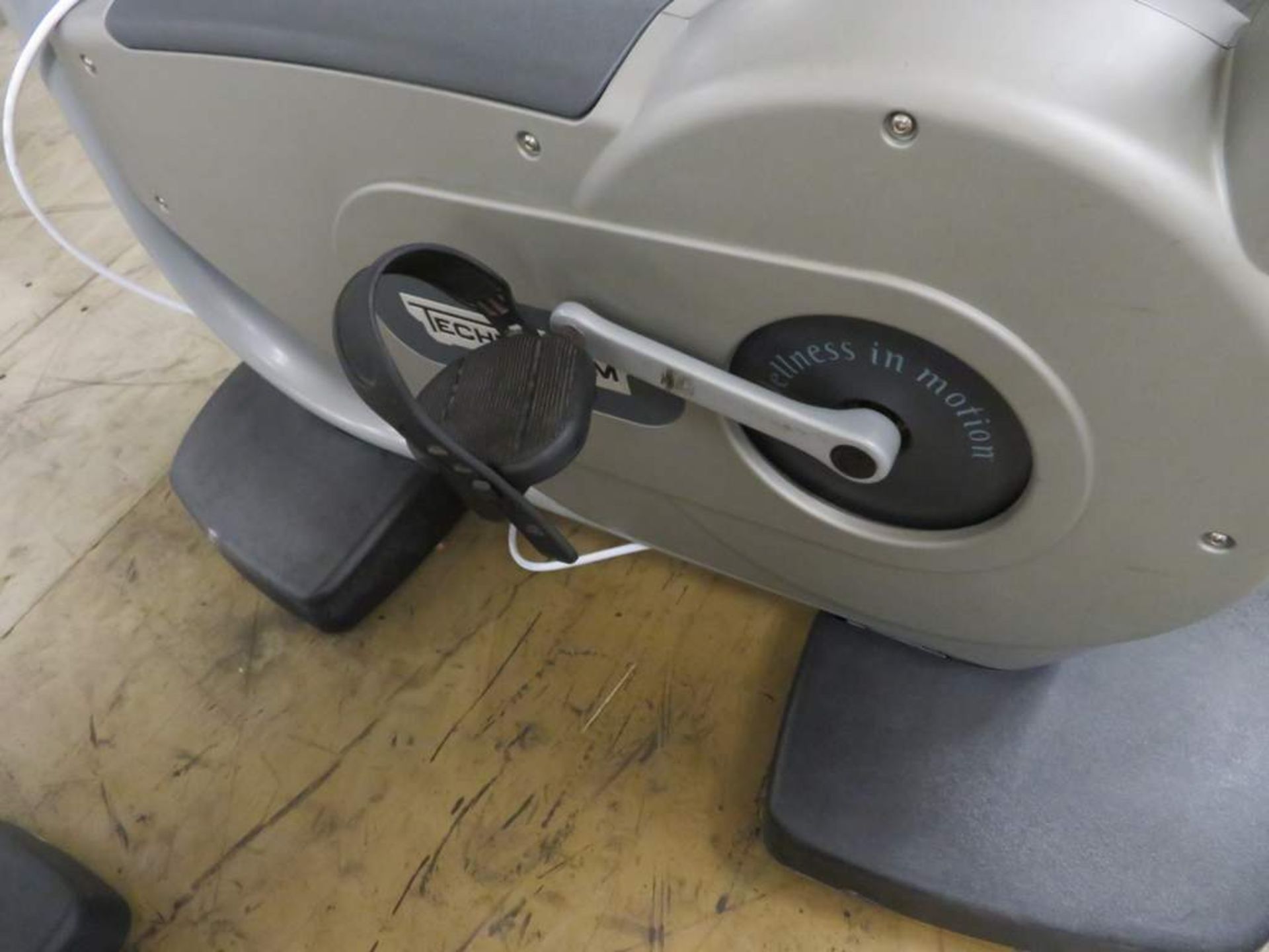 Technogym Excite 500i Upright Exercise Bike - Bild 4 aus 8