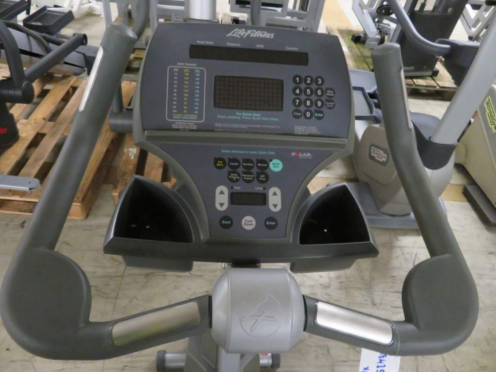 Life Fitness 95ci Upright Exercise Bike - Bild 4 aus 9