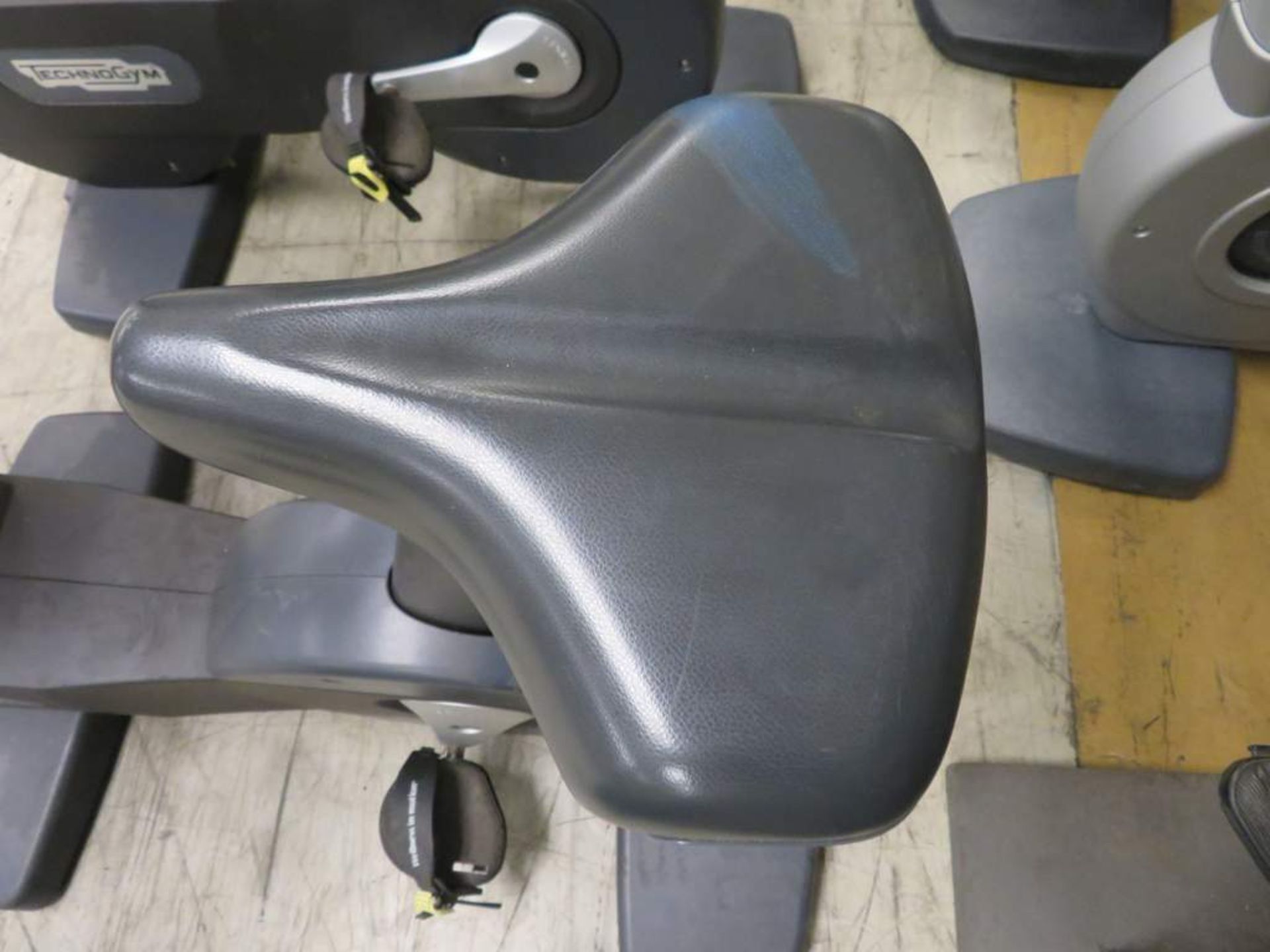 Technogym Excite 700 SP Upright Exercise Bike - Bild 4 aus 8