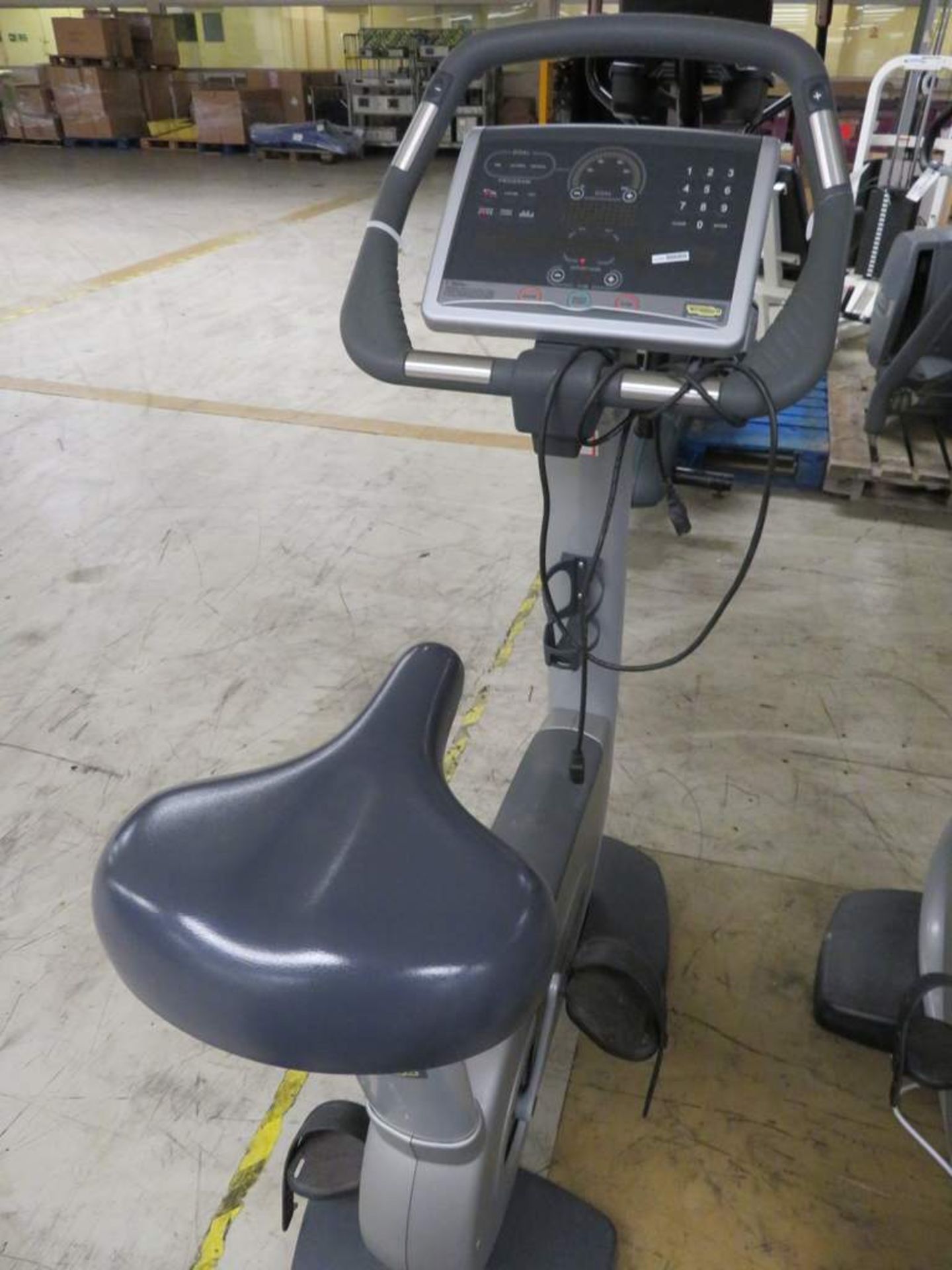 Technogym Excite 700i Upright Exercise Bike - Bild 3 aus 9