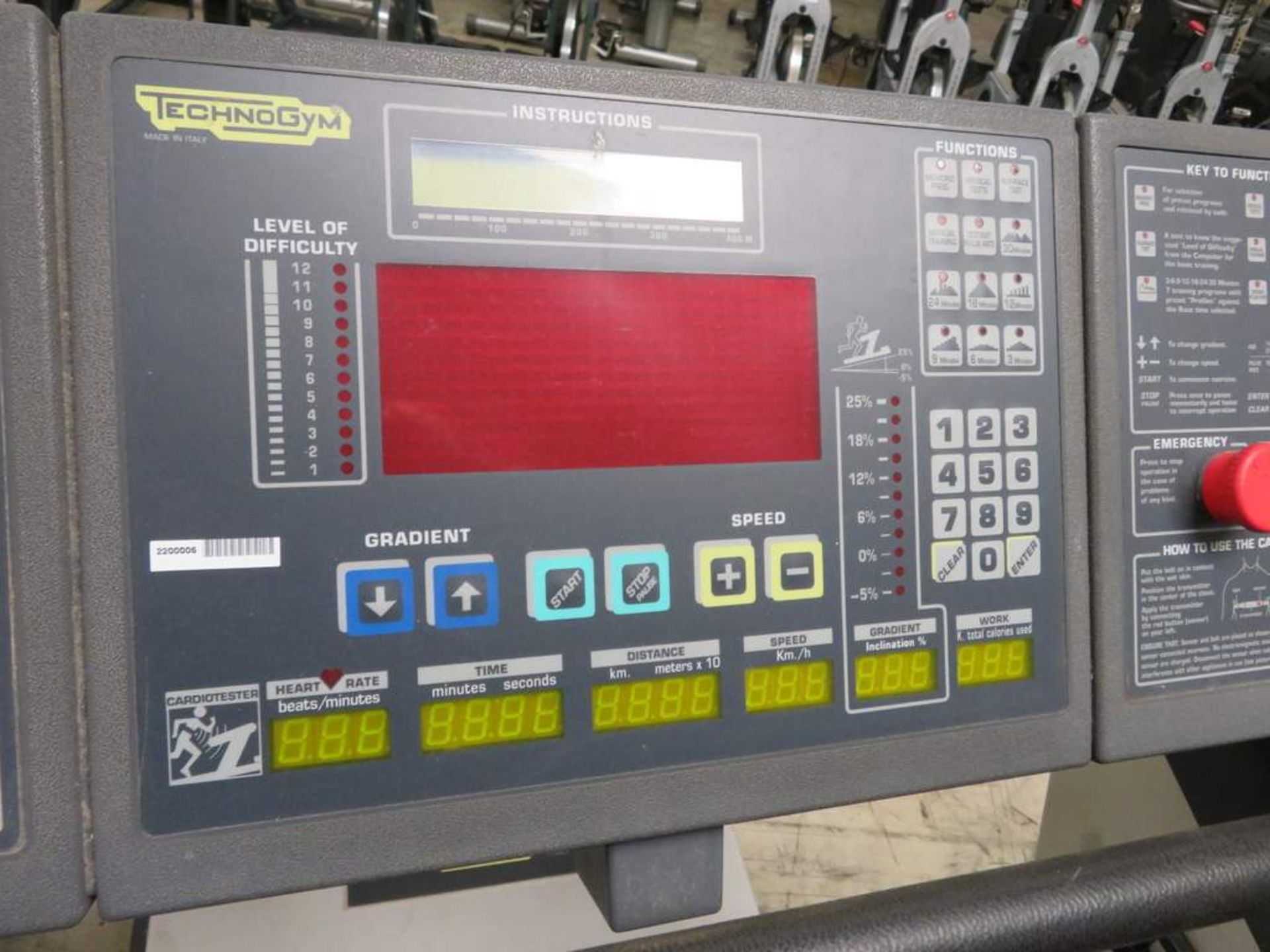 Technogym Run Race 1200HC Treadmill - Bild 5 aus 10
