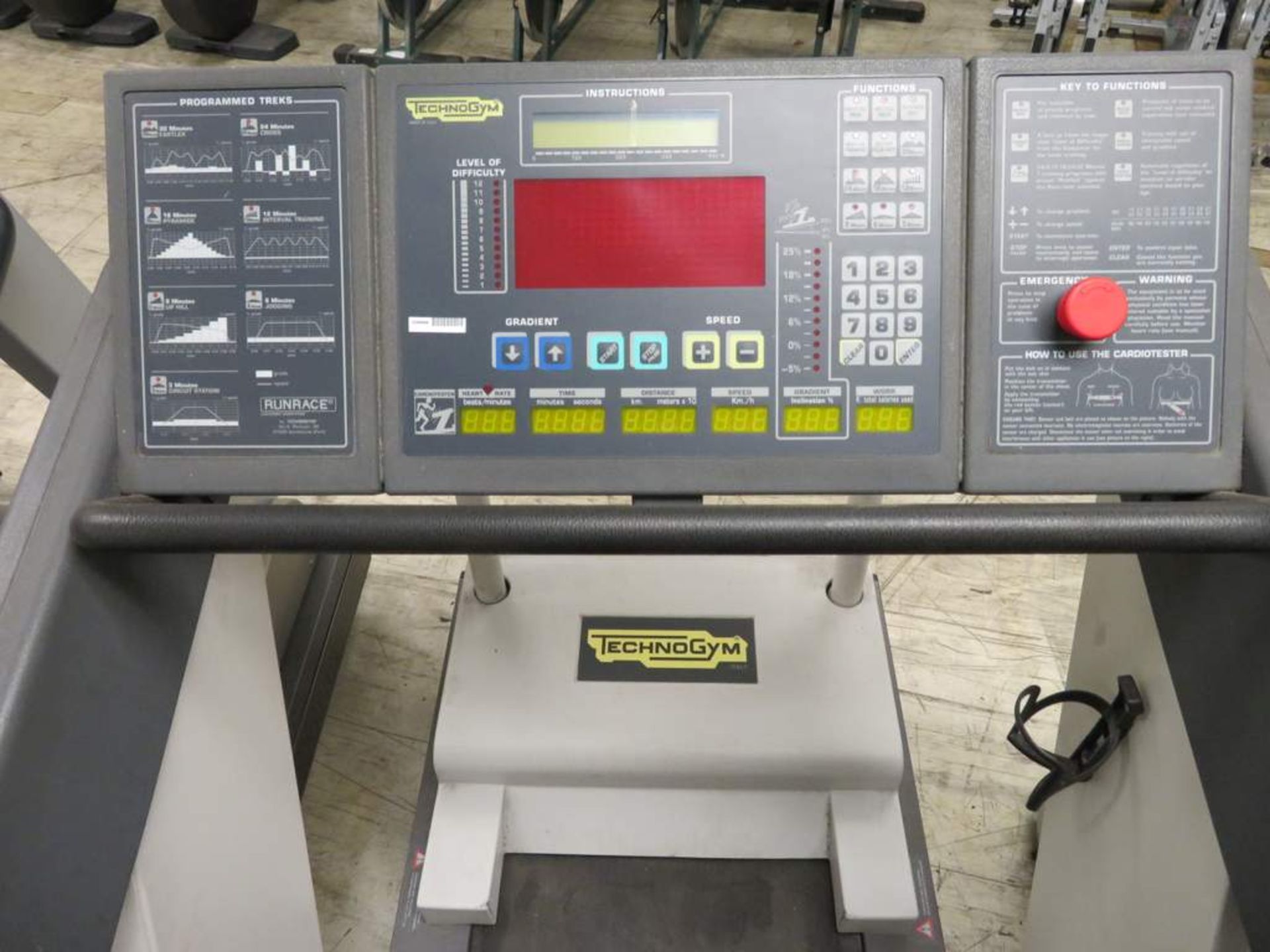 Technogym Run Race 1200HC Treadmill - Bild 4 aus 10