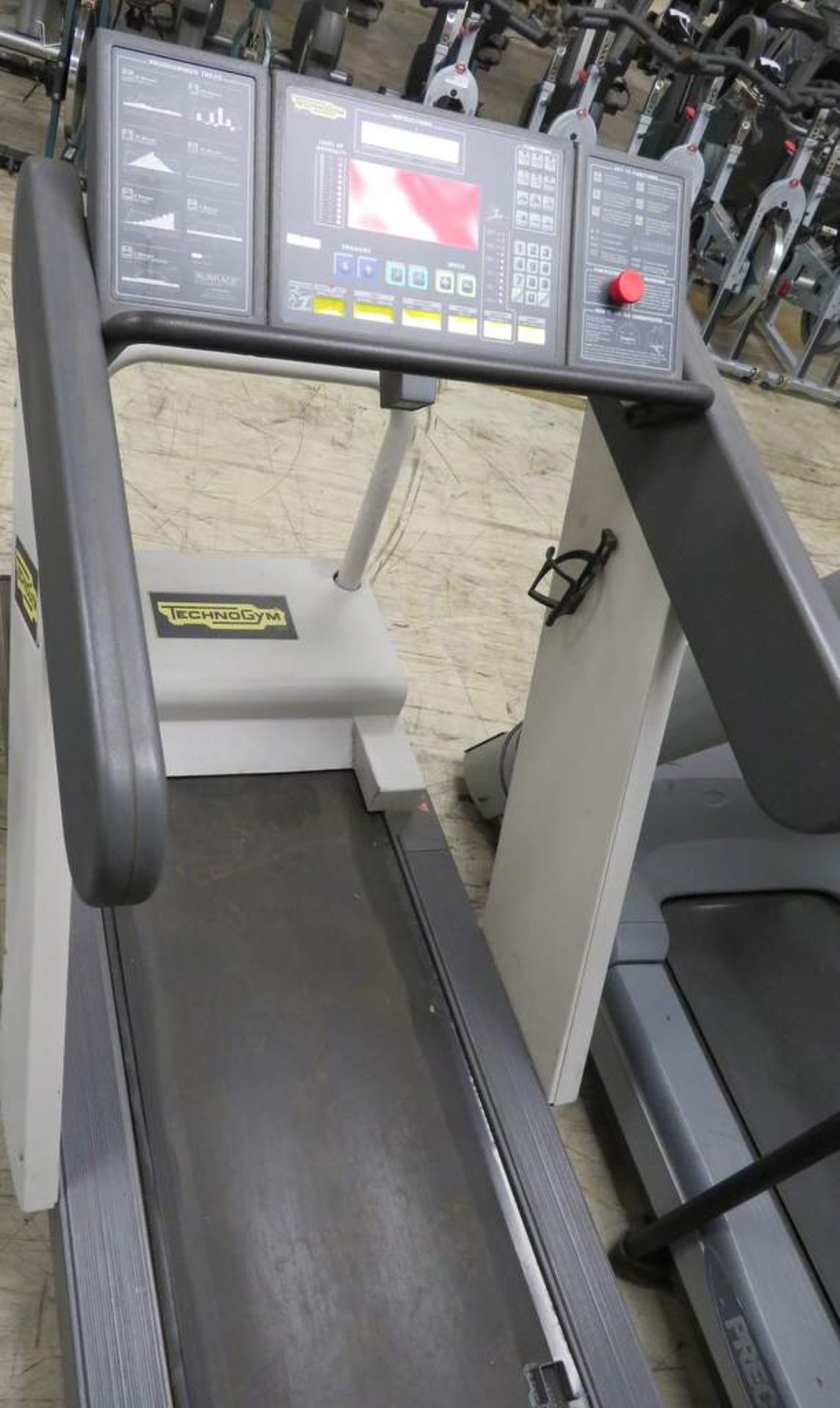 Technogym Run Race 1200HC Treadmill - Bild 2 aus 10