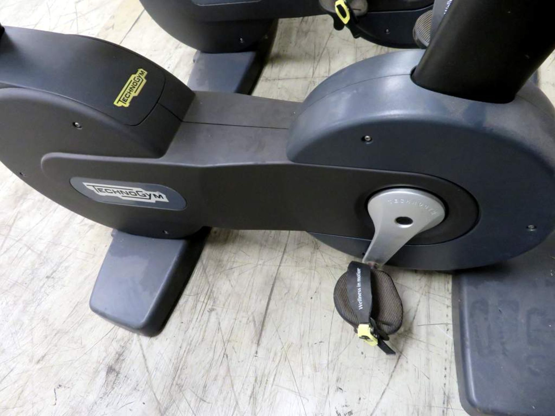 Technogym Excite 700 SP Upright Exercise Bike - Bild 3 aus 8