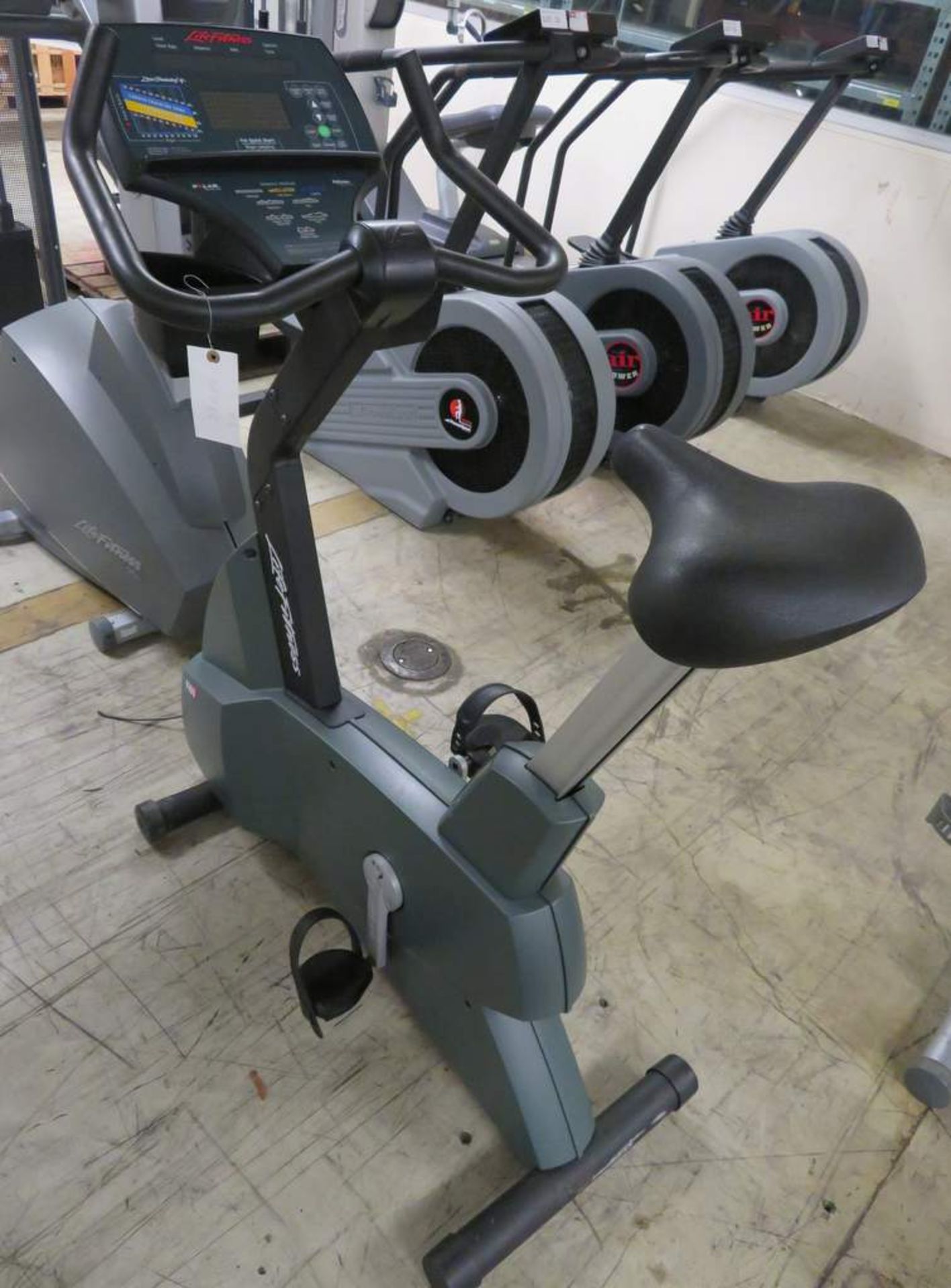 Life Fitness 9100 Upright Exercise Bike - Image 2 of 8