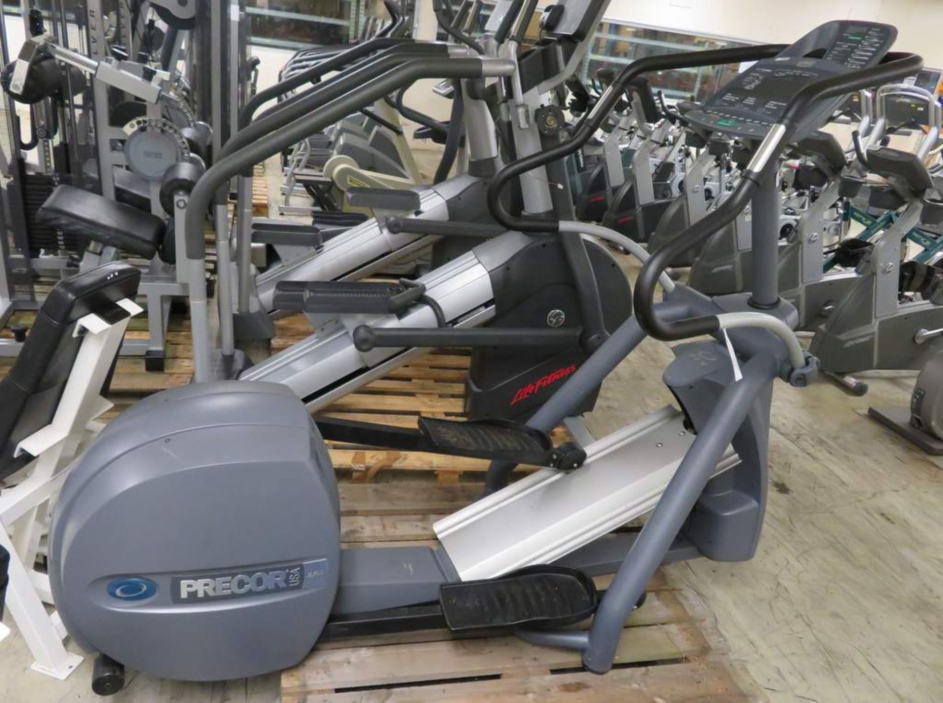 Precor USA EFX 546i Cross Trainer - Bild 3 aus 9