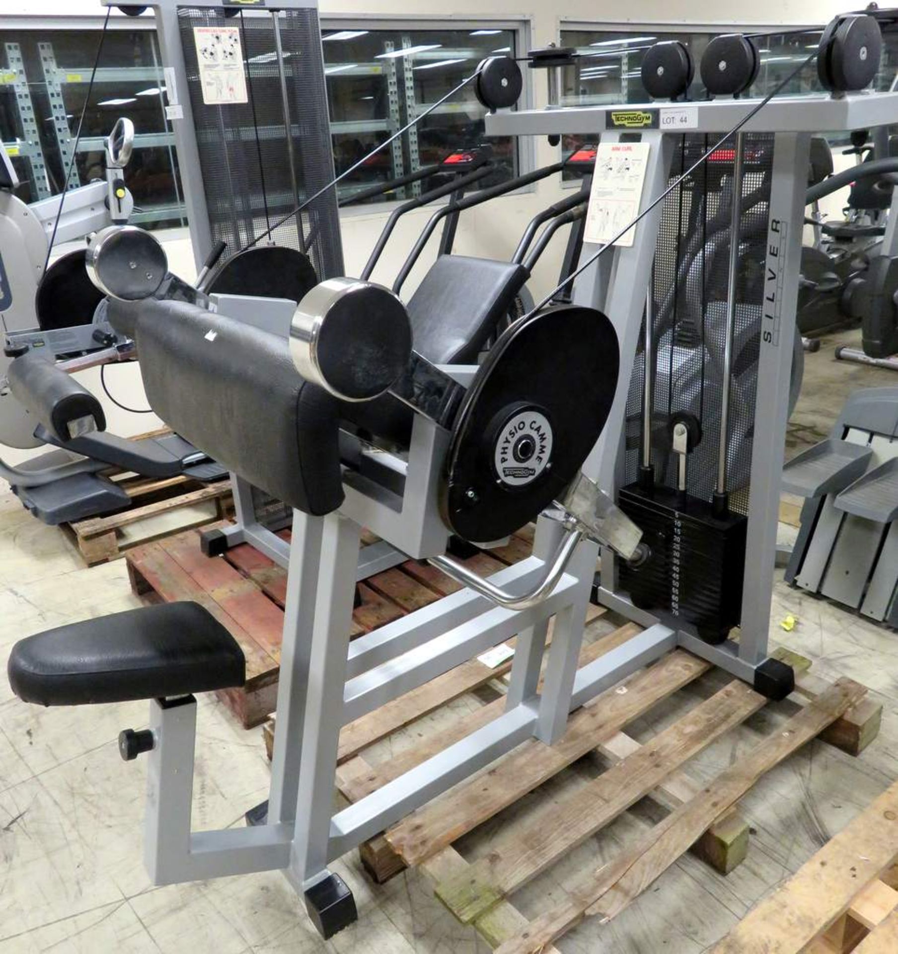 Technogym Silver Line Arm Curl - Bild 2 aus 8