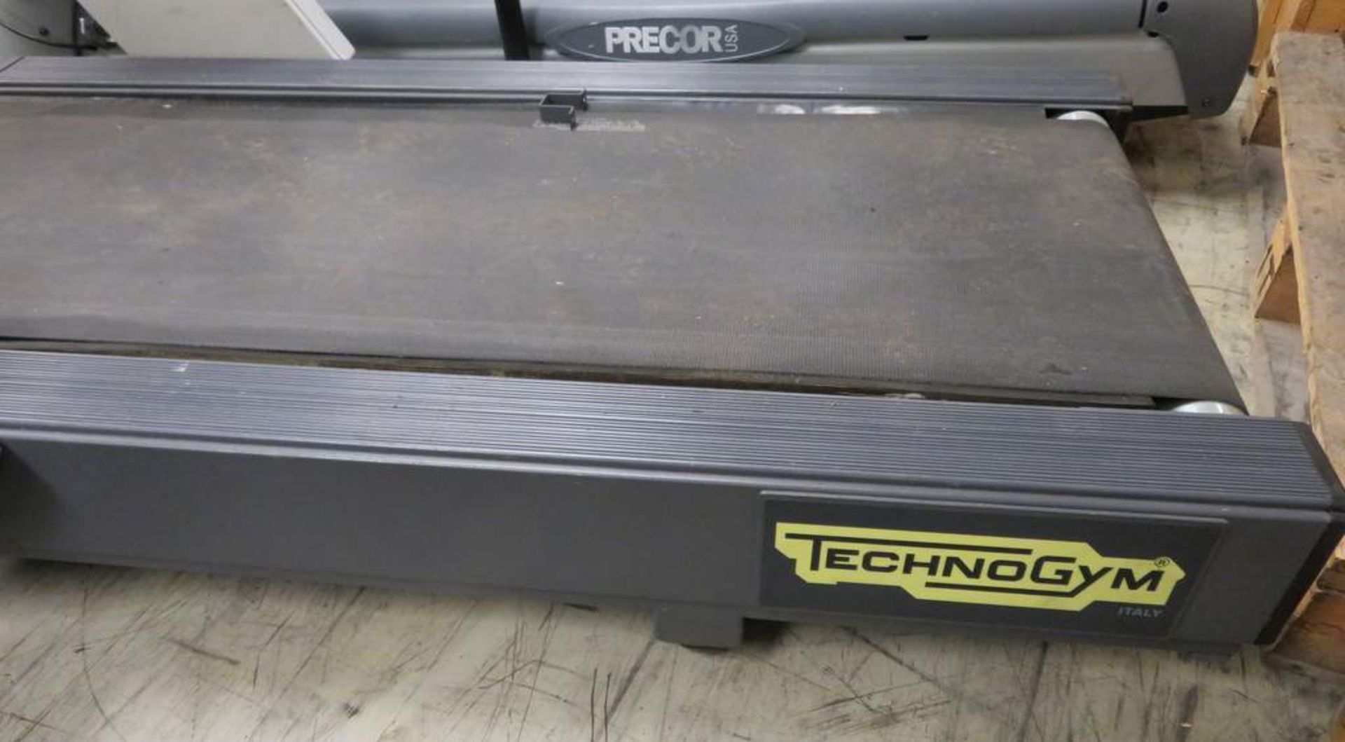 Technogym Run Race 1200HC Treadmill - Bild 7 aus 10