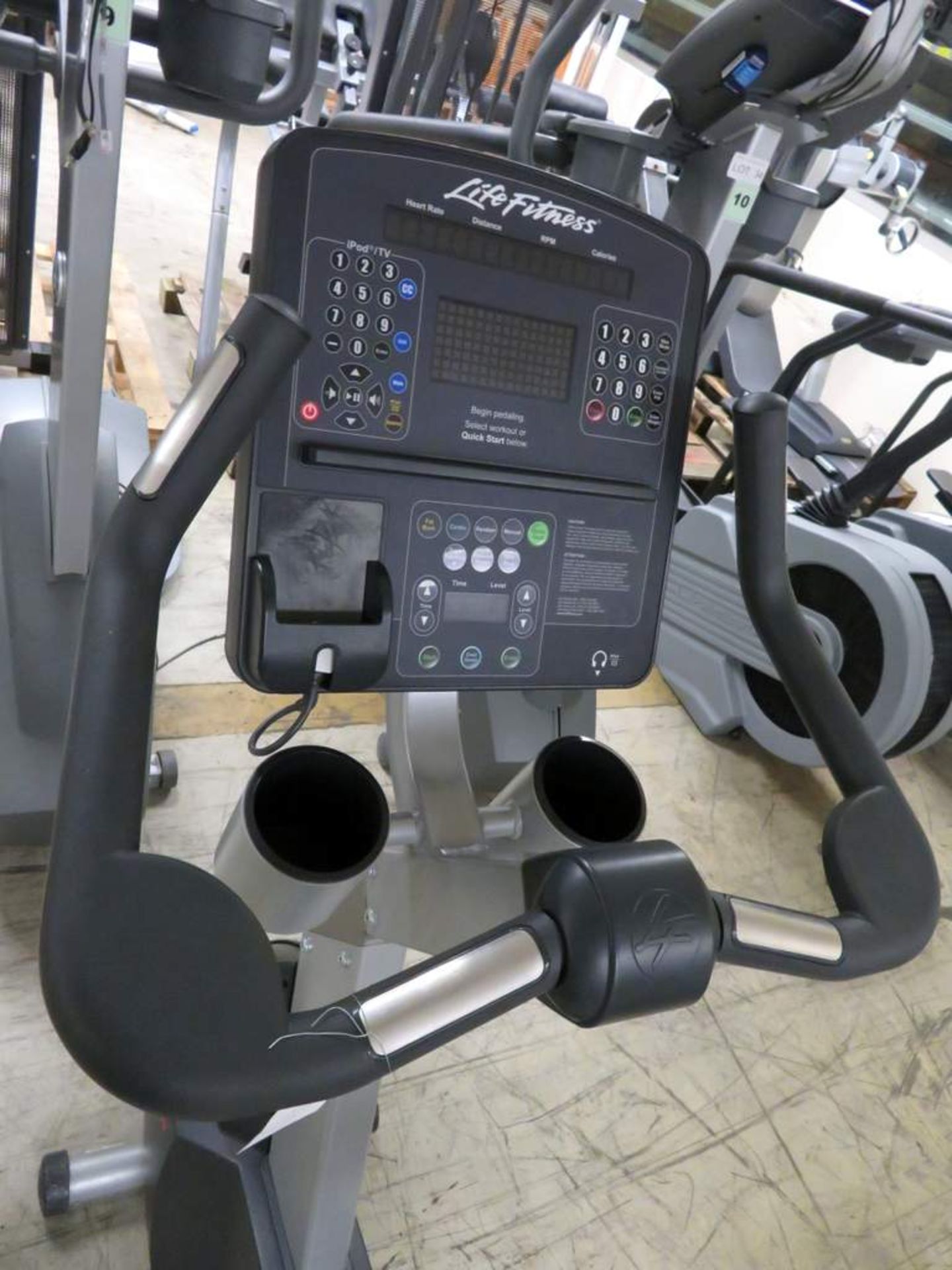 Life Fitness CLSC Upright Exercise Bike - Bild 3 aus 9