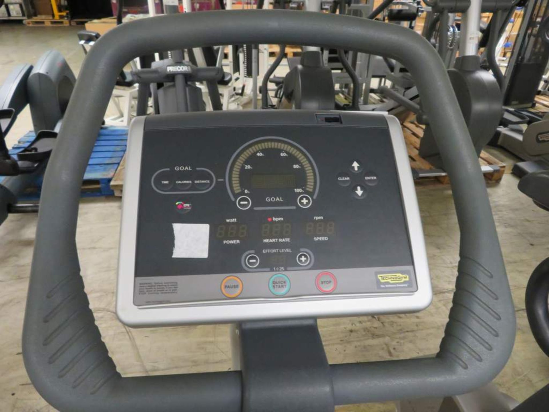 Technogym Excite 500i Upright Exercise Bike - Bild 3 aus 9