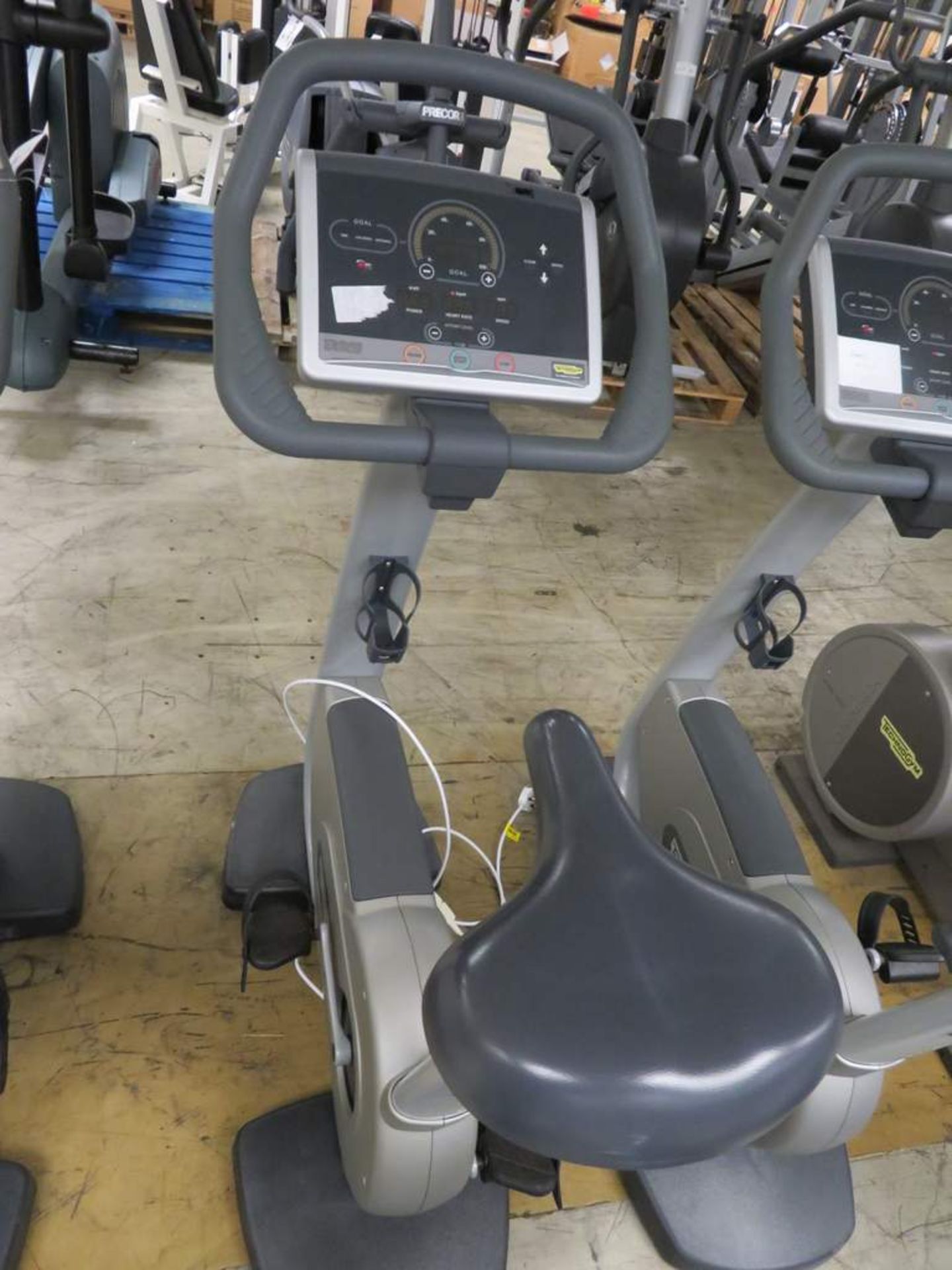 Technogym Excite 500i Upright Exercise Bike - Bild 2 aus 8