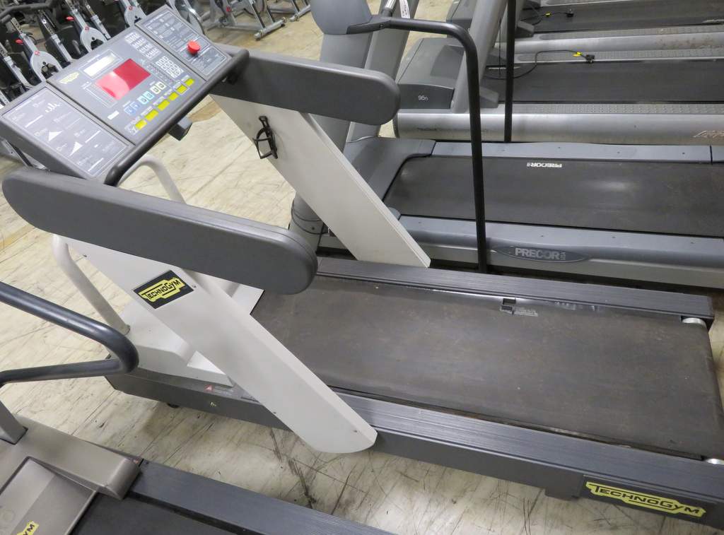 technogym run race treadmill