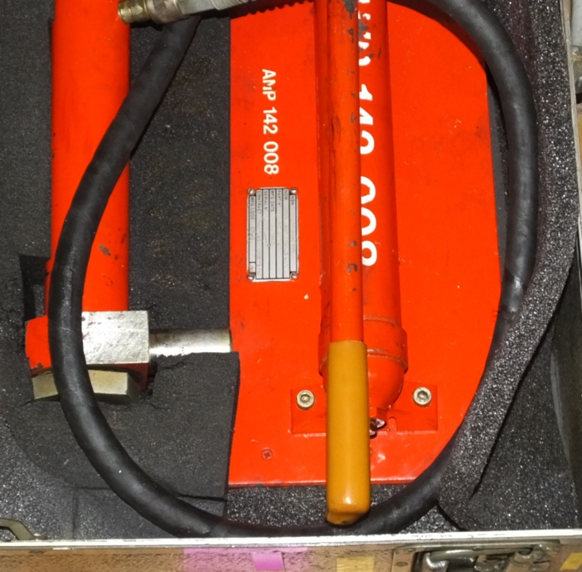 Ex-MoD porta power hand operated ram in carry case - Image 3 of 4