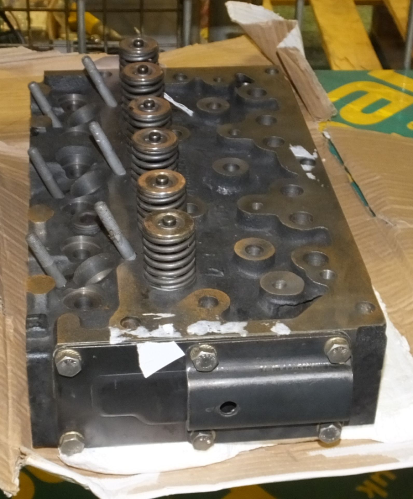 Perkins 3152 Cylinder Head C/W valves (as new) - Image 2 of 3