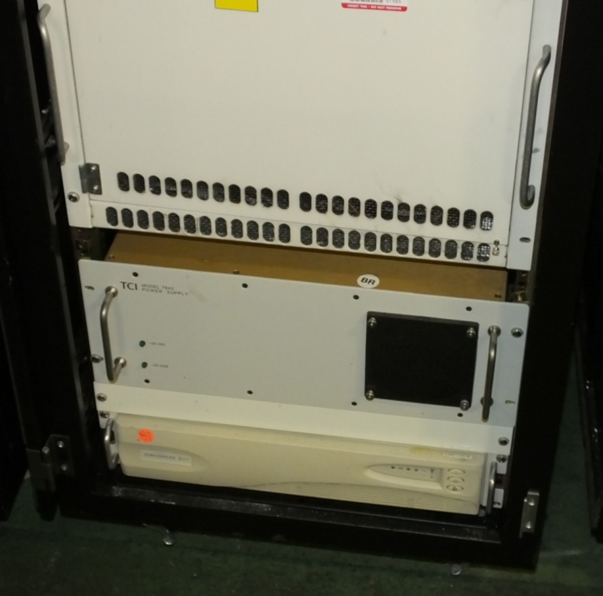 TCI RF direction finding server unit. Model TCI 8067B - S/N 8067-031094 - Image 3 of 3