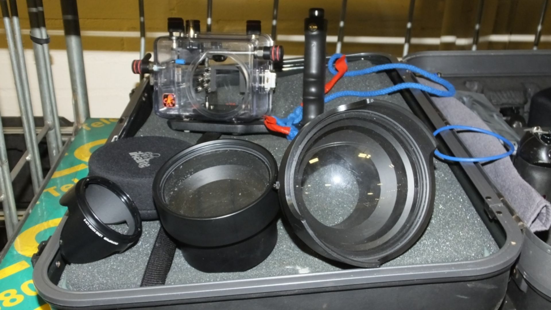 Olympus Under watercamer kit - 2x Olympus C-8080 cameras, Ikelite Fish Eye convertor lens, - Image 3 of 3