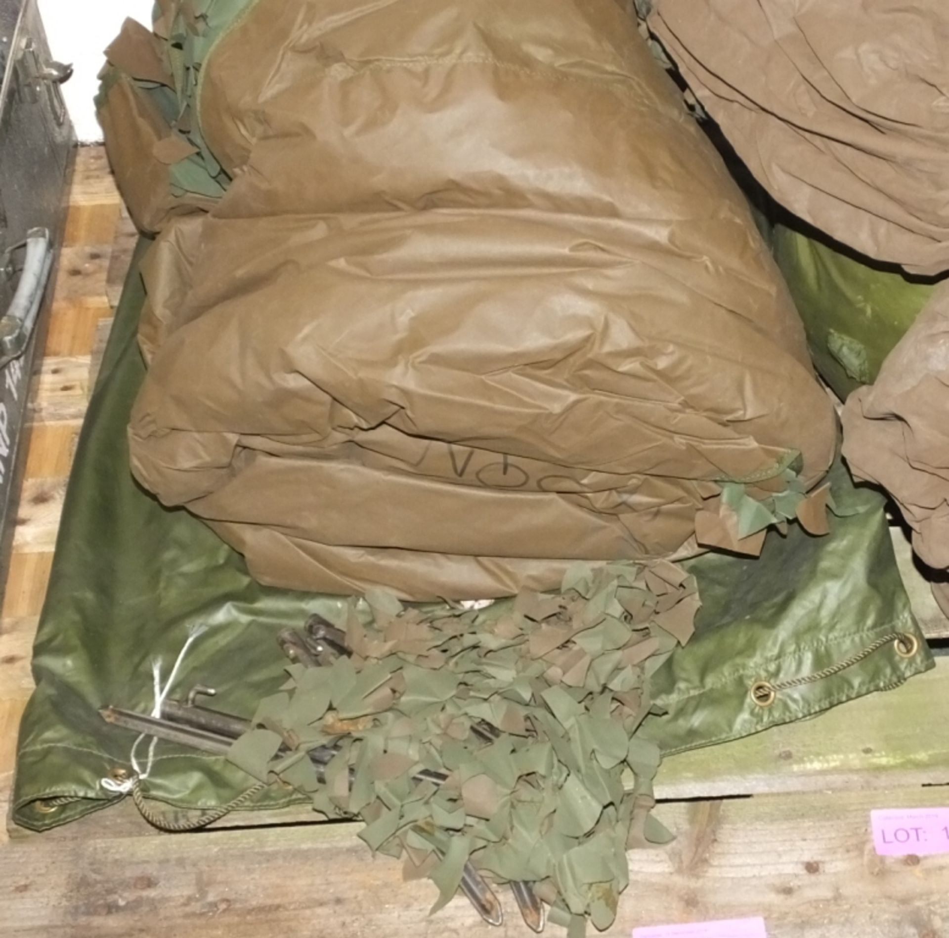 Helicopter concealment set - woodland military webbing / nettings in 2 carry bags - Image 3 of 3