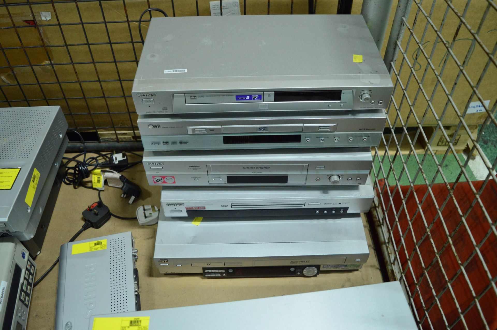 DVD Players. 3x Polaroid 1080p DVD Players in Boxes. VHS Players. - Image 2 of 2