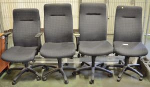 4x Office Chairs.