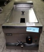 Lincat DF33 single tank fryer. 13A plug.