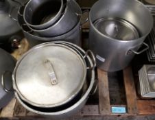 Cooking pots 7 mixed sizes with lids