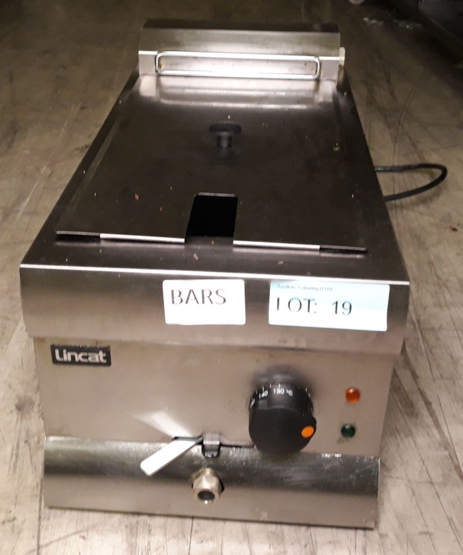 Lincat DF33 single tank fryer. 13A plug.