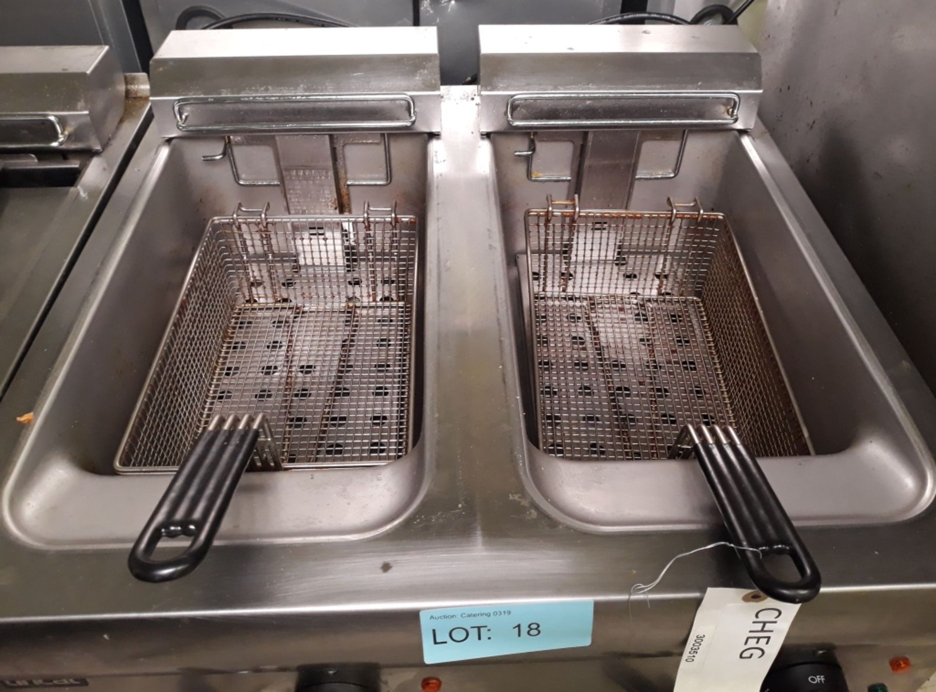 Lincat DF66 twin tank table top fryer. 2 x 13A plug. - Image 2 of 3