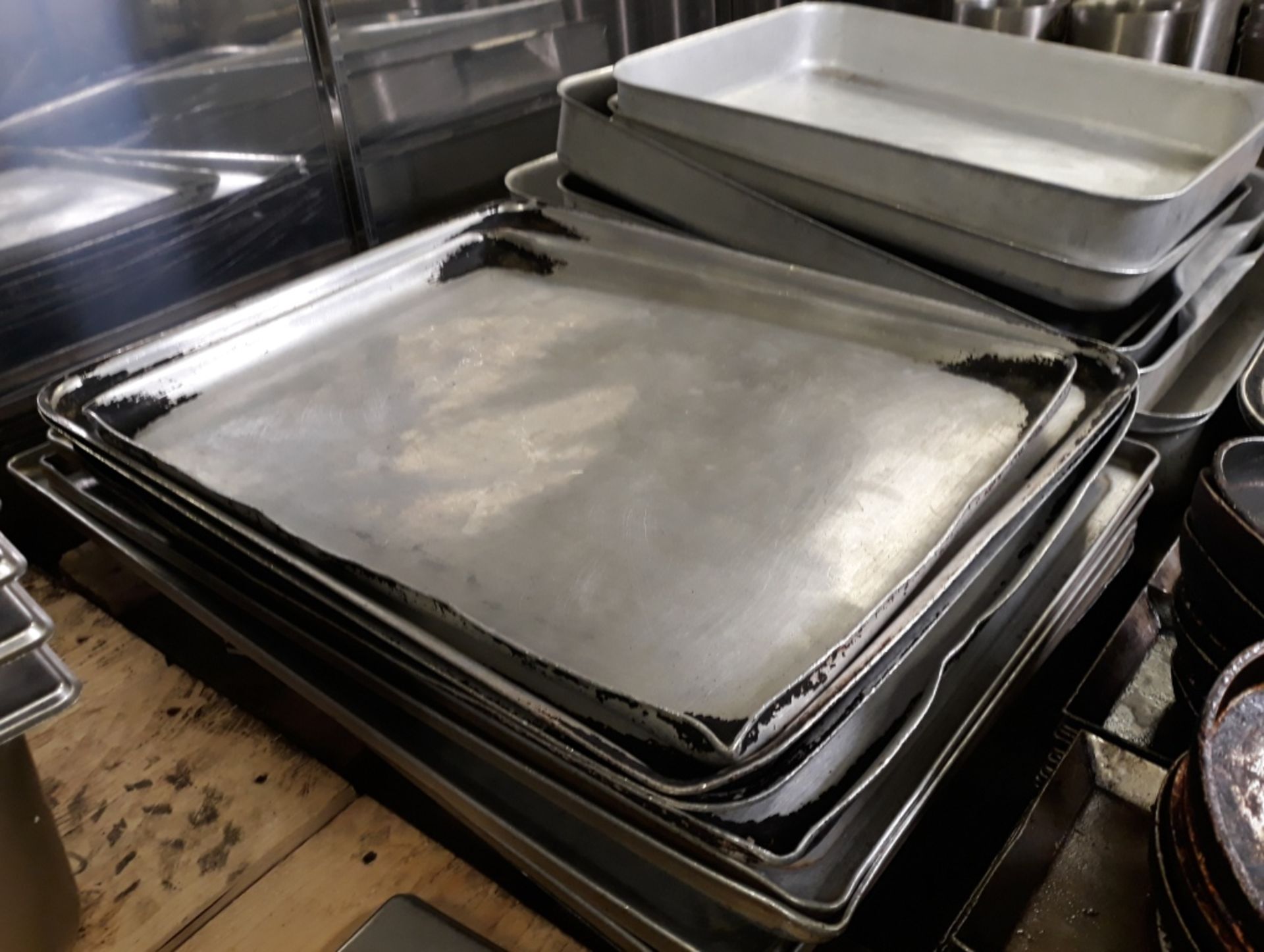 Various oven trays and small pans. - Image 3 of 4