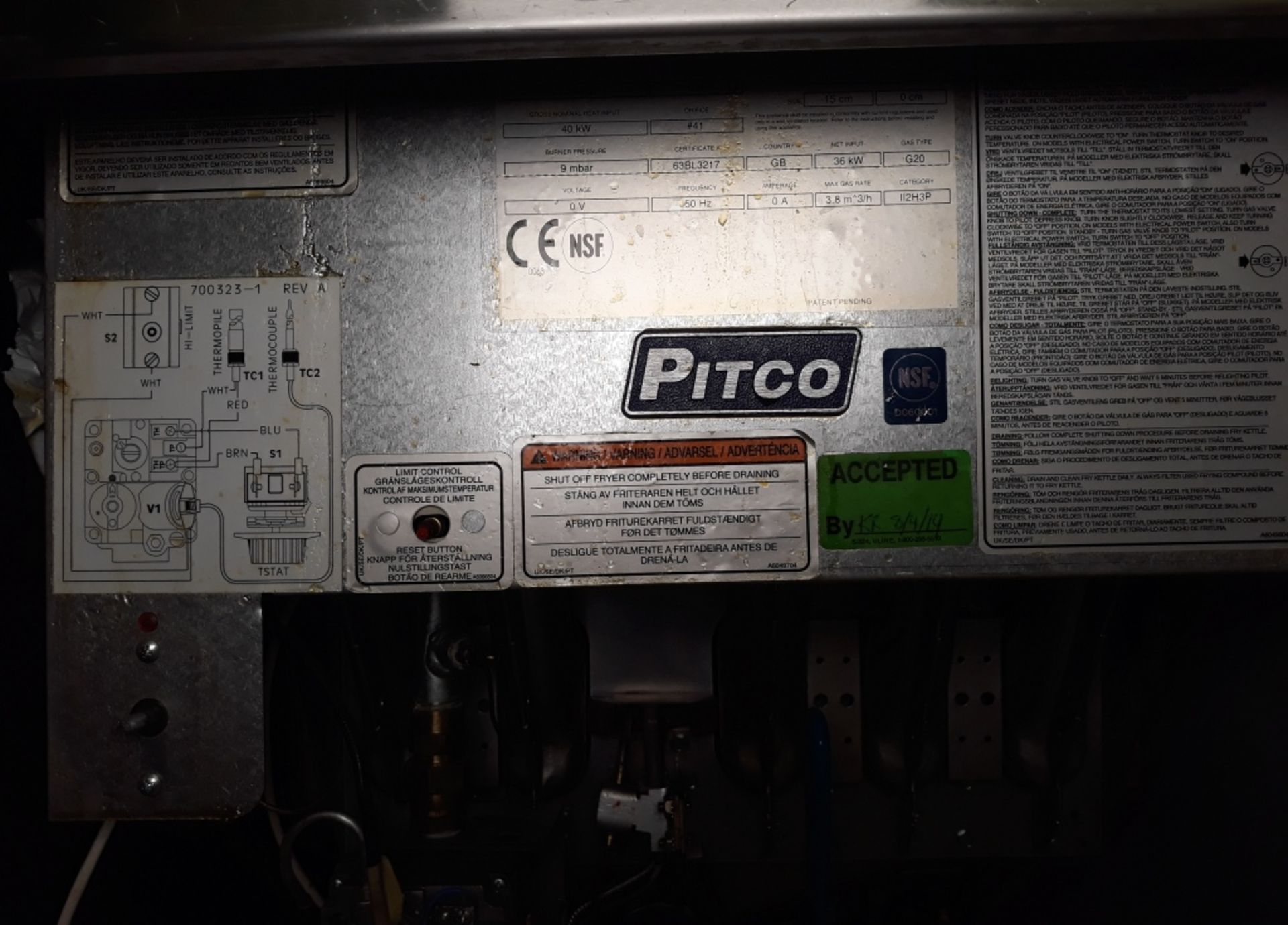 Pitco SG18DI 3 pan gas fryer with built in work station. - Image 4 of 6