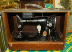 Singer Sewing Machine 1938 in wooden carry box