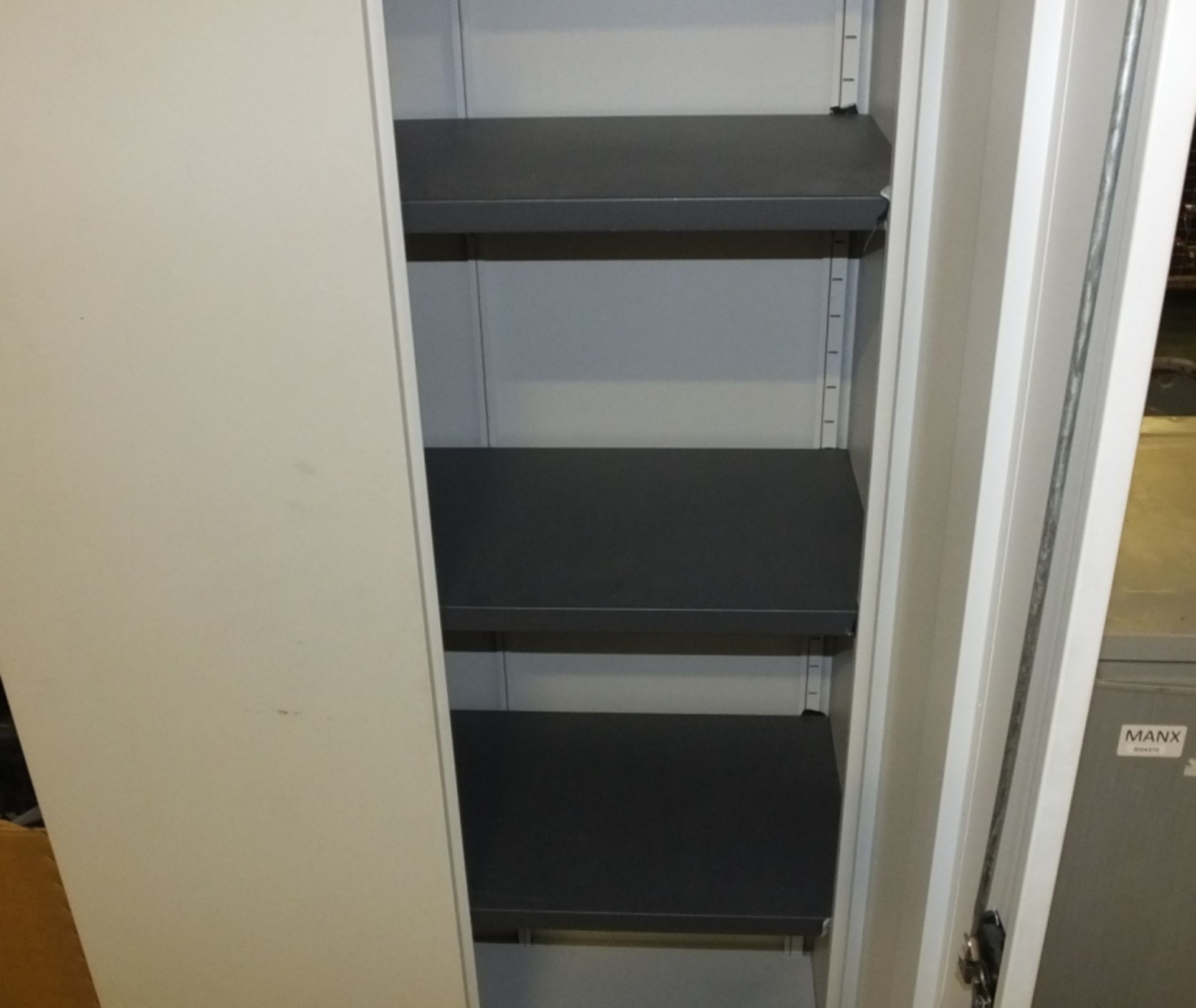 2 Door Cabinet with shelving - Image 2 of 2