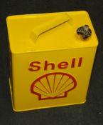 Shell ornamental oil can