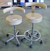 2x Bar Stools.