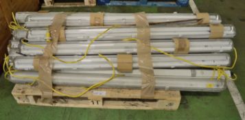 20x Single Weatherproof Fluorescent Light Fittings - 1500mm.