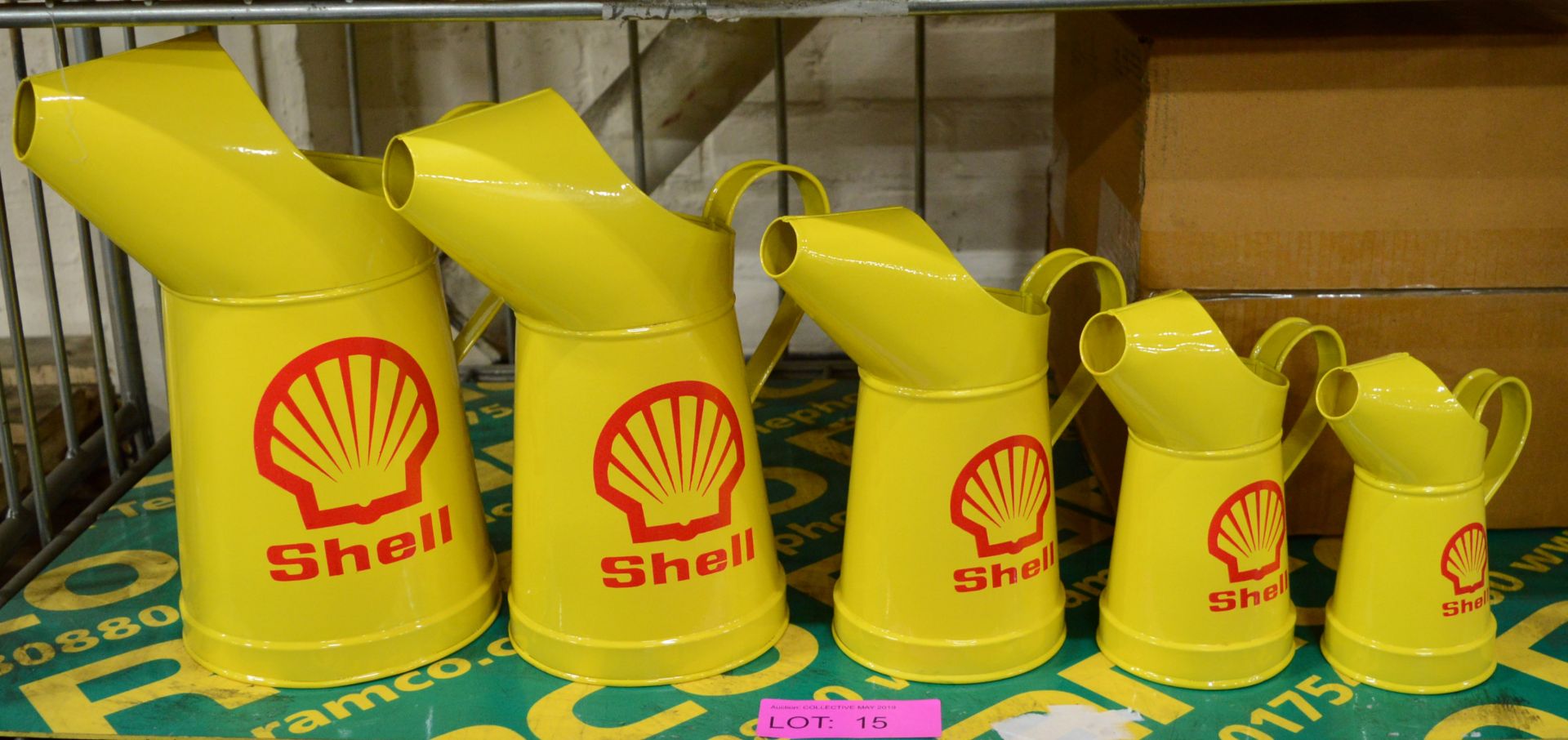 Set 5x of decorative Shell Oil Cans.