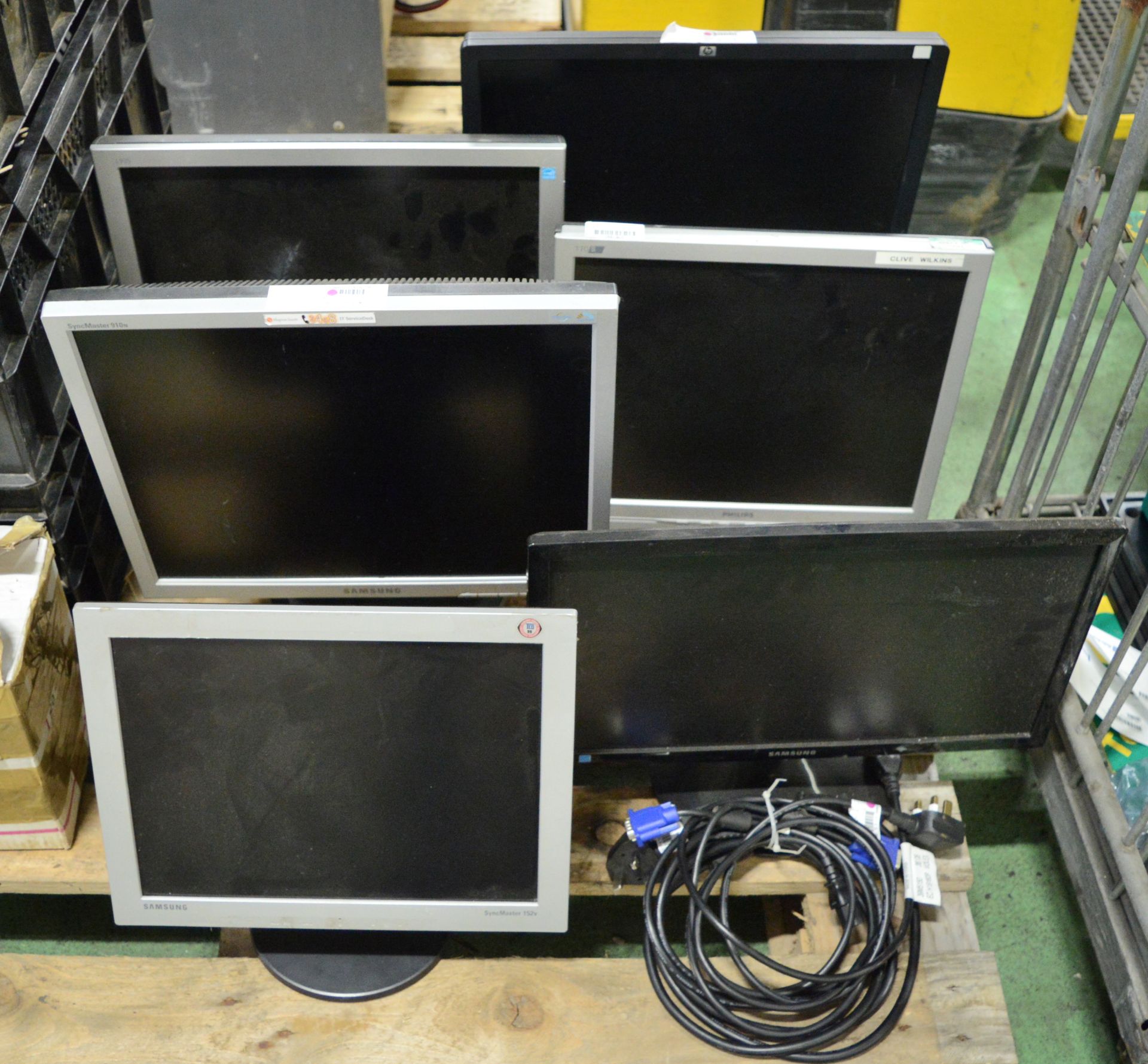 6x Flat Screen Monitors 15" to 19".