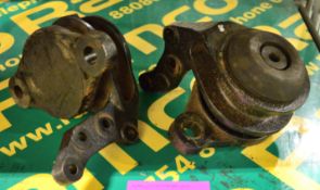 2x Renault Kerax Engine Mounts.