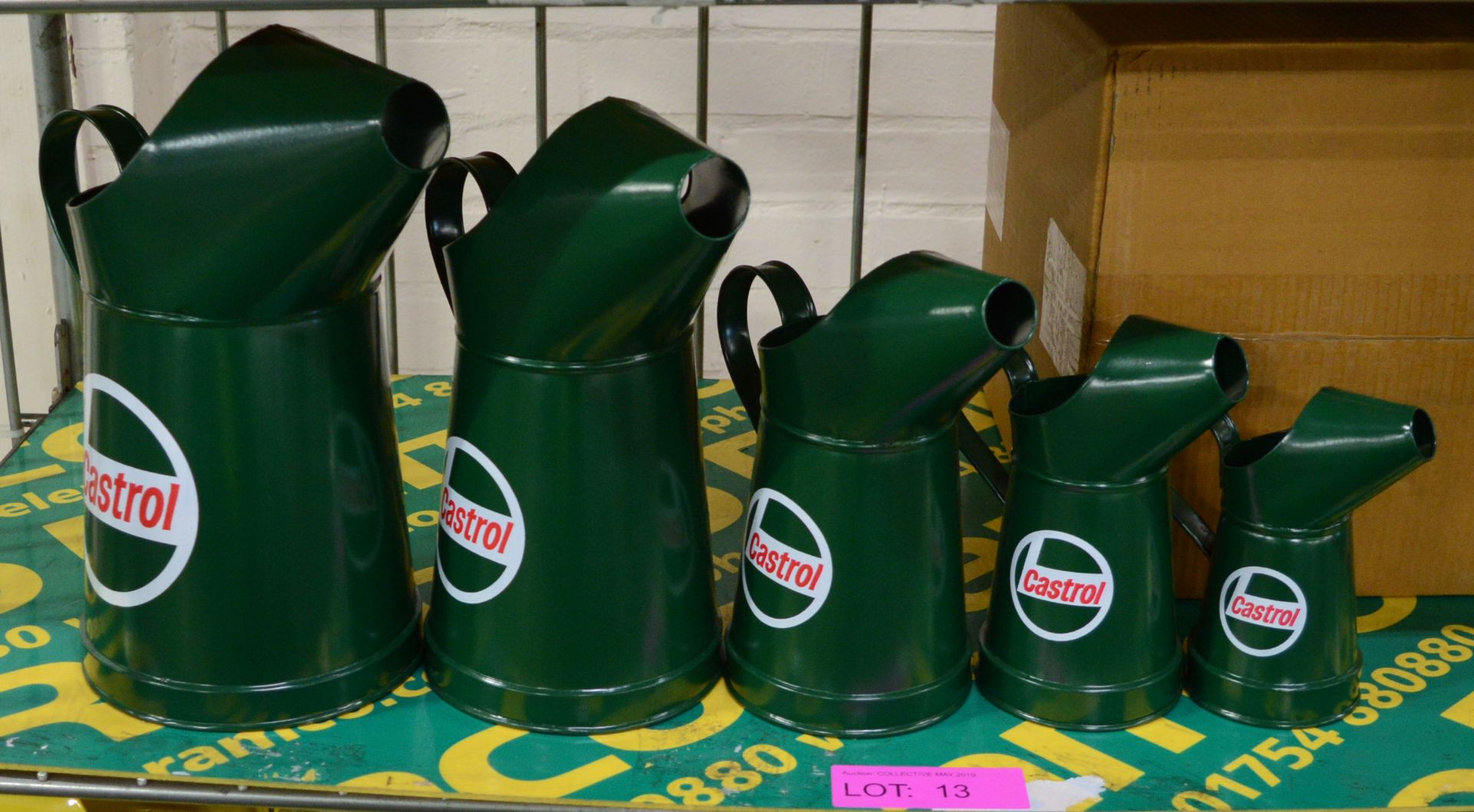Set 5x of decorative Castrol Oil Cans.