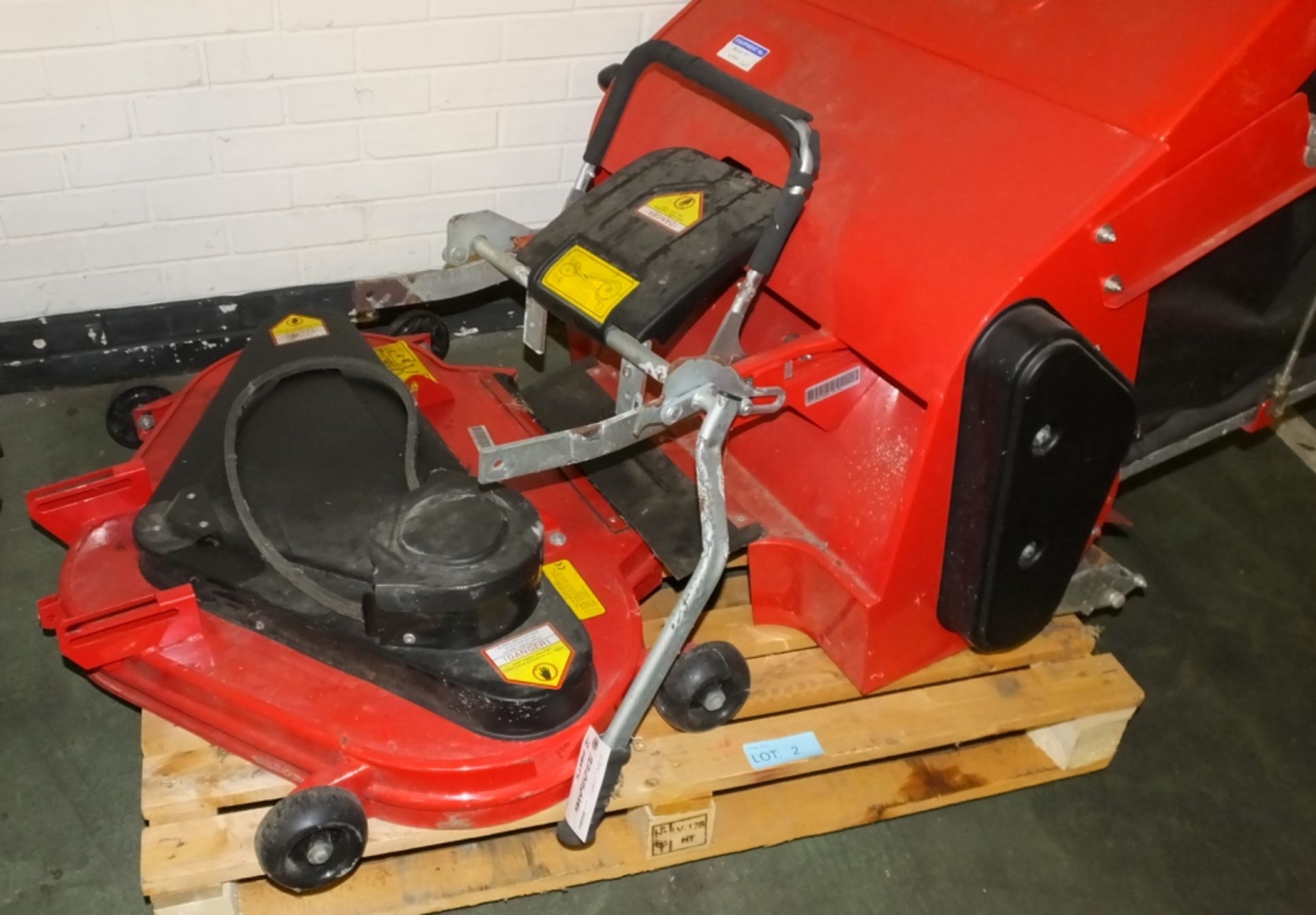 Countax C300H Tractor + Grass Cutter + Snowblade - Image 6 of 8