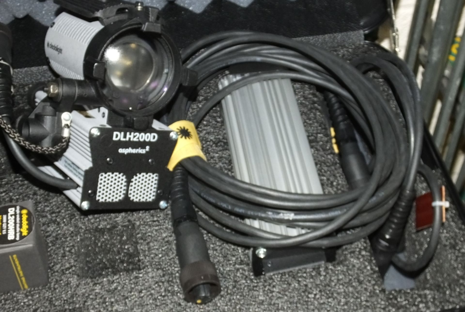 Dedolight DLH200D - Lighting Kit In A Case & Cable - Image 4 of 4