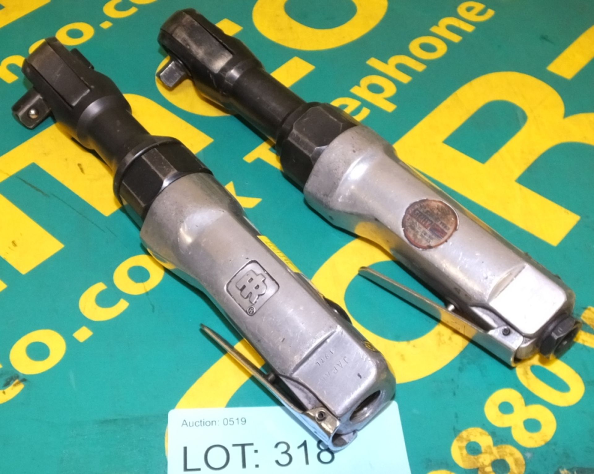 2x Pneumatic Impact Wrenches