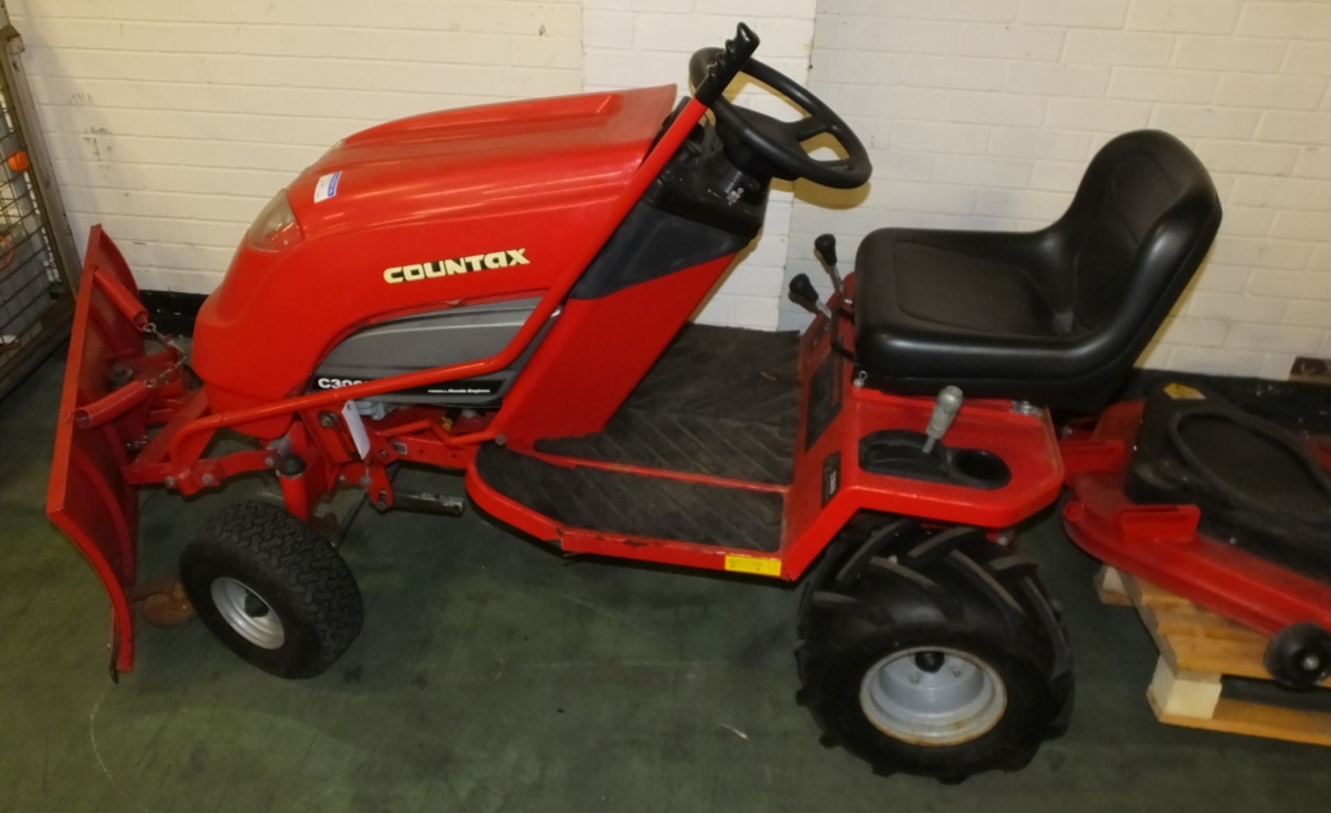 Countax C300H Tractor + Grass Cutter + Snowblade - Image 2 of 8