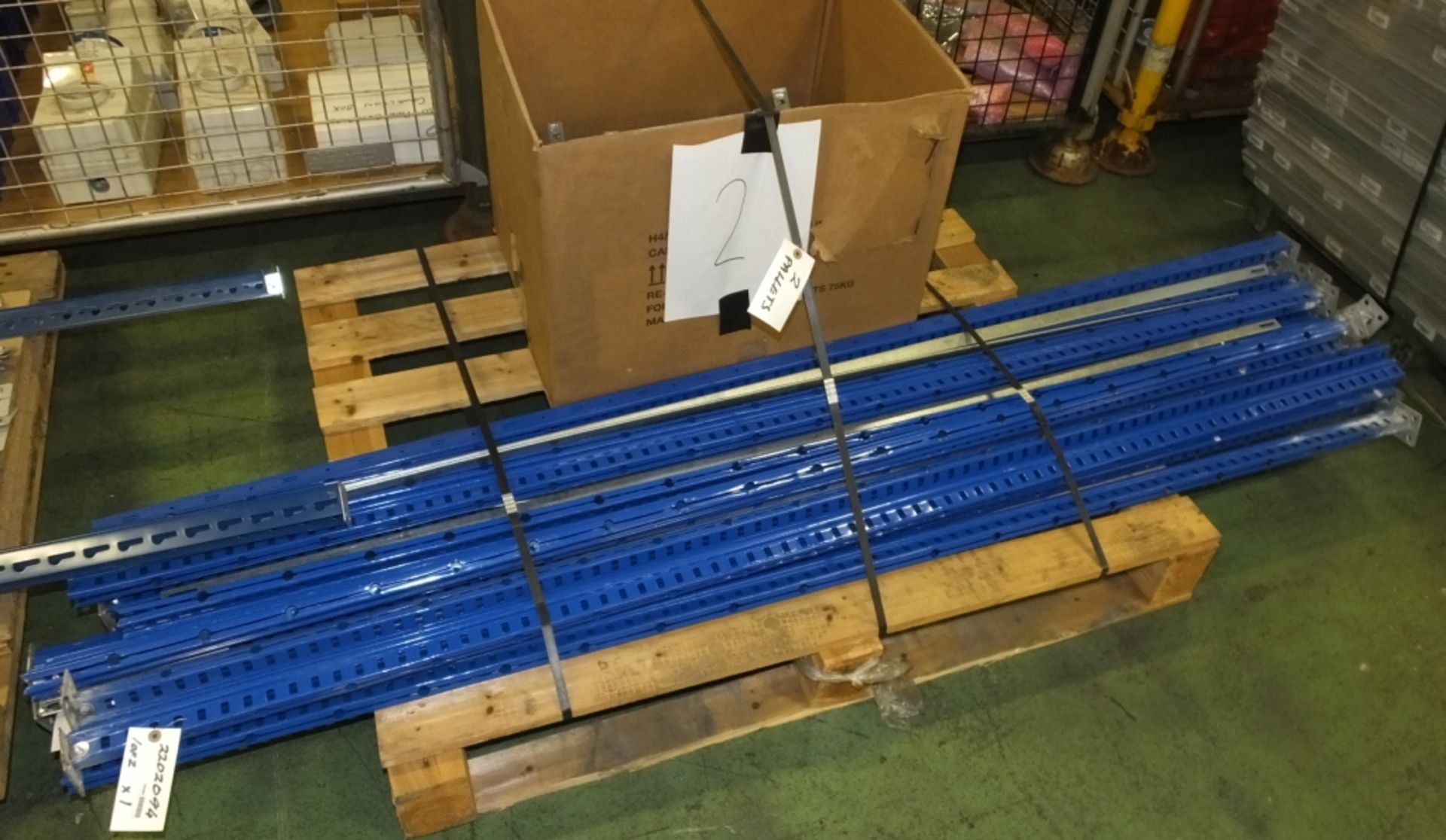 Racking Shelving Blue + Metal Trays L980 x W400 x H2000 - Image 3 of 4