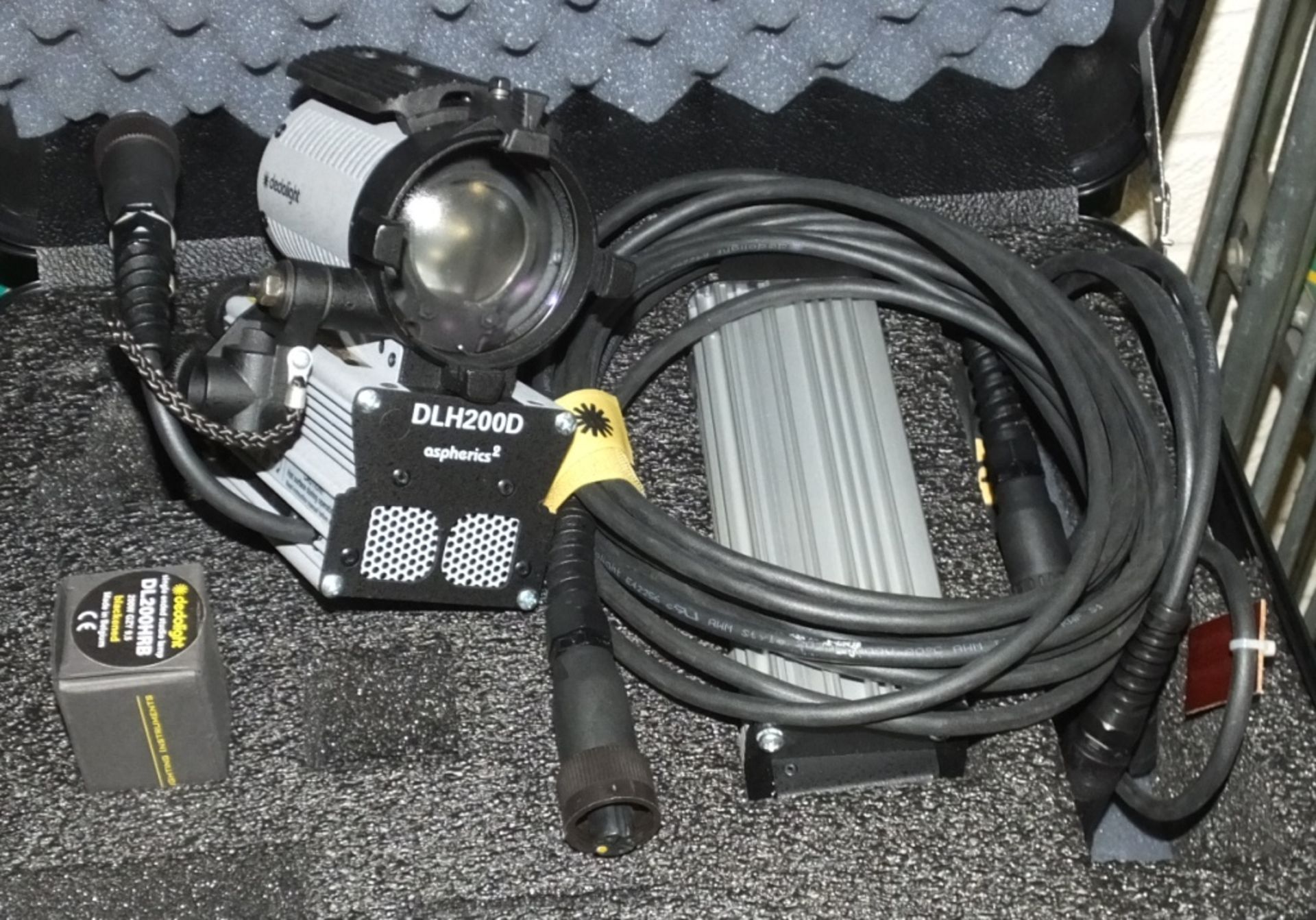 Dedolight DLH200D - Lighting Kit In A Case & Cable