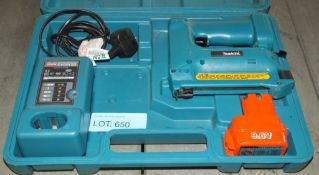 Makita T221D Stapler