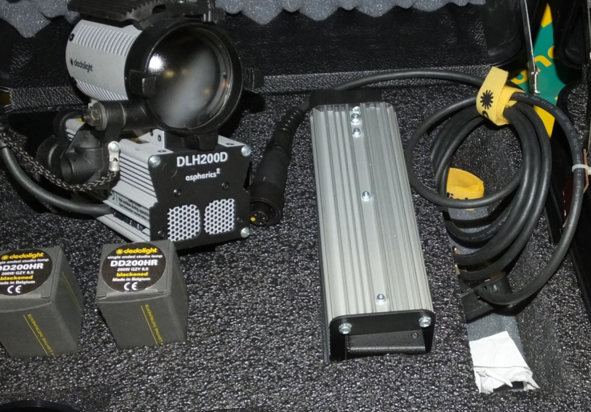 Dedolight DLH200D - Lighting Kit In A Case & Cable - Image 4 of 4