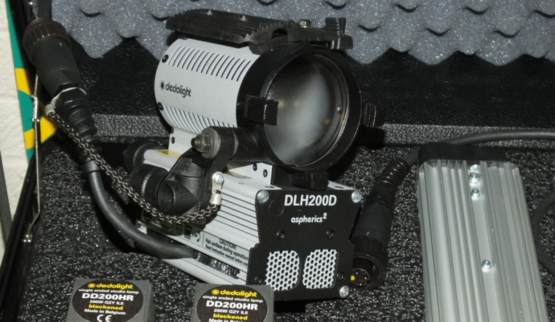 Dedolight DLH200D - Lighting Kit In A Case & Cable - Image 2 of 4