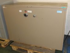 Manifoil Plan Chest L1520 x W650 x H1040 - broken handle