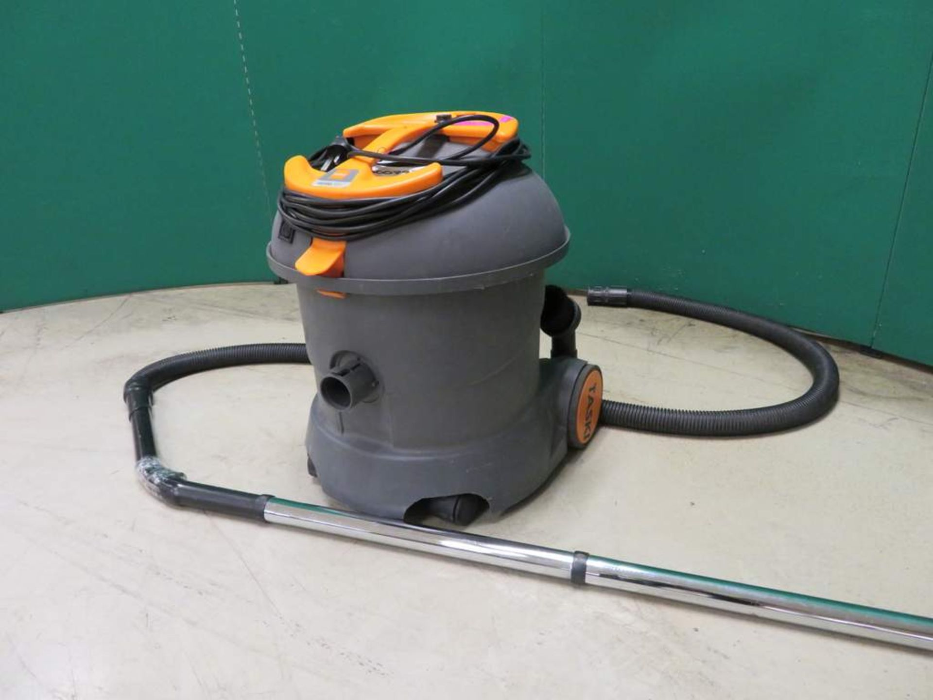 Taski Vento 15 Vacuum Cleaner. - Image 2 of 8